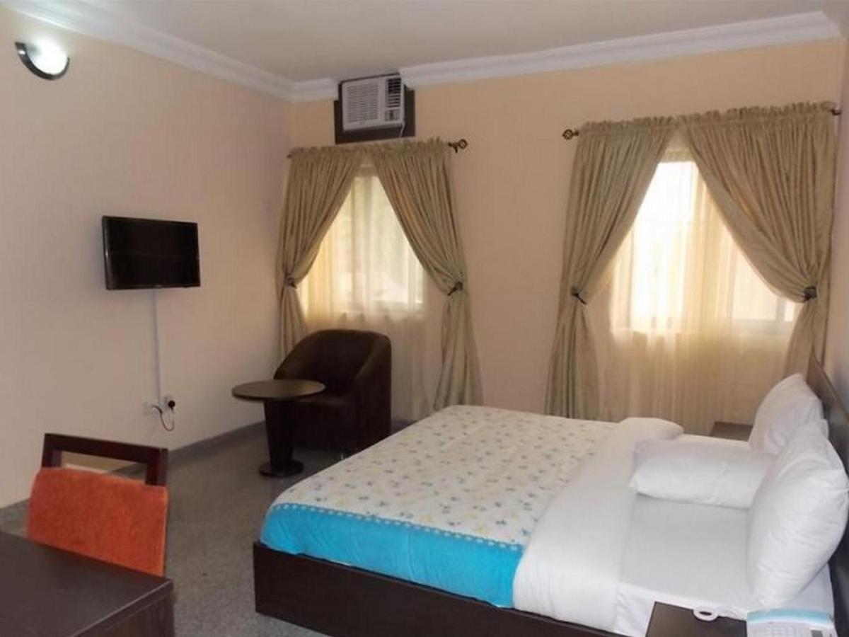 Room In Lodge - Ambience Hotels Abujahome For Leisure And Business Travellers 外观 照片
