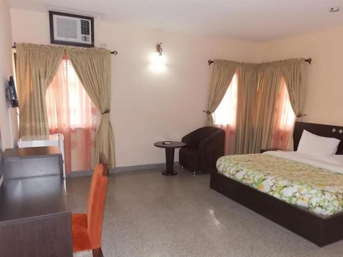 Room In Lodge - Ambience Hotels Abujahome For Leisure And Business Travellers 外观 照片