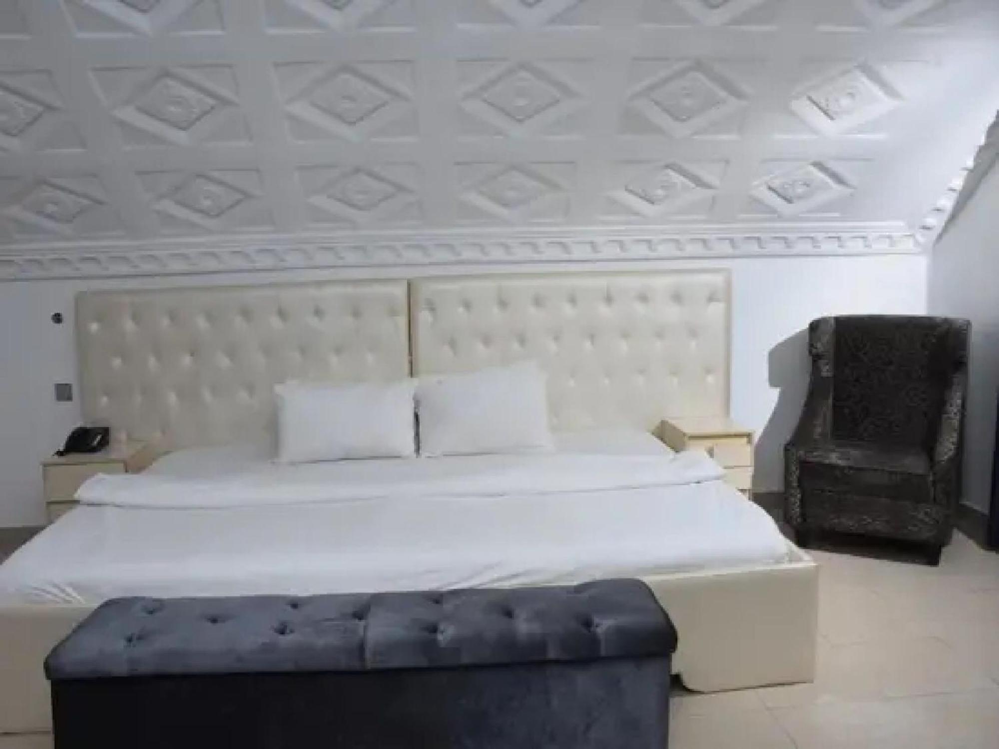 Room In Lodge - Ambience Hotels Abujahome For Leisure And Business Travellers 外观 照片